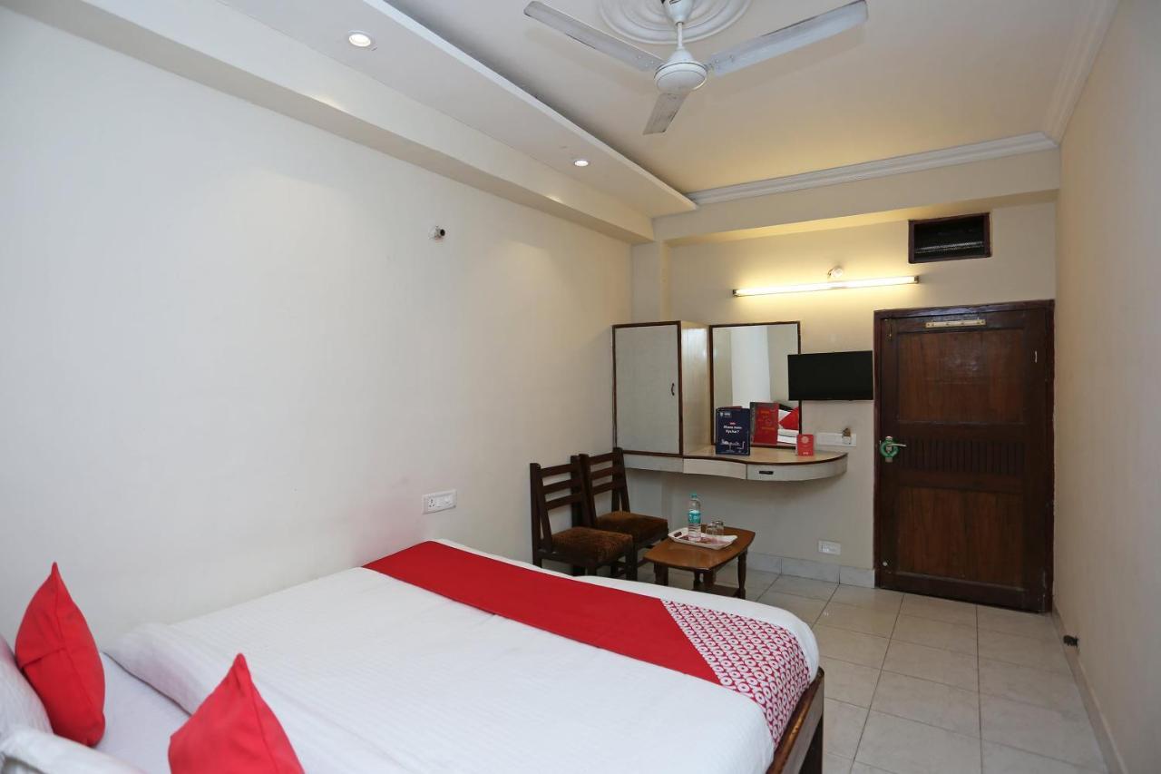 Oyo 4956 Hotel Maharaja Palace Kánpur Kültér fotó