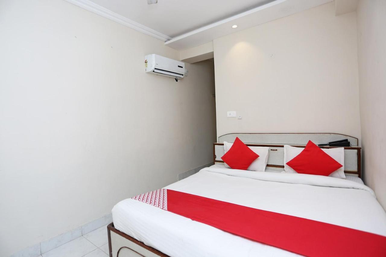Oyo 4956 Hotel Maharaja Palace Kánpur Kültér fotó
