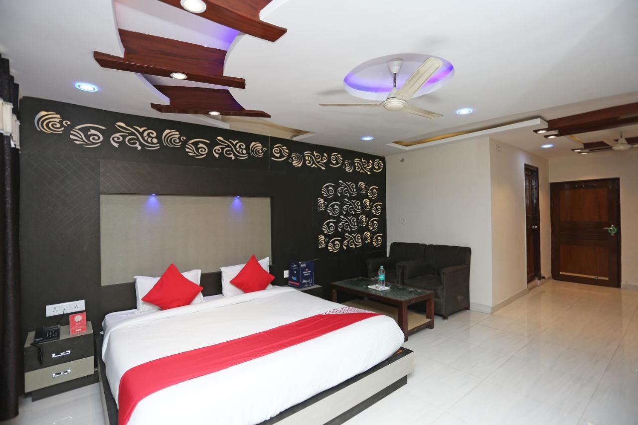 Oyo 4956 Hotel Maharaja Palace Kánpur Kültér fotó