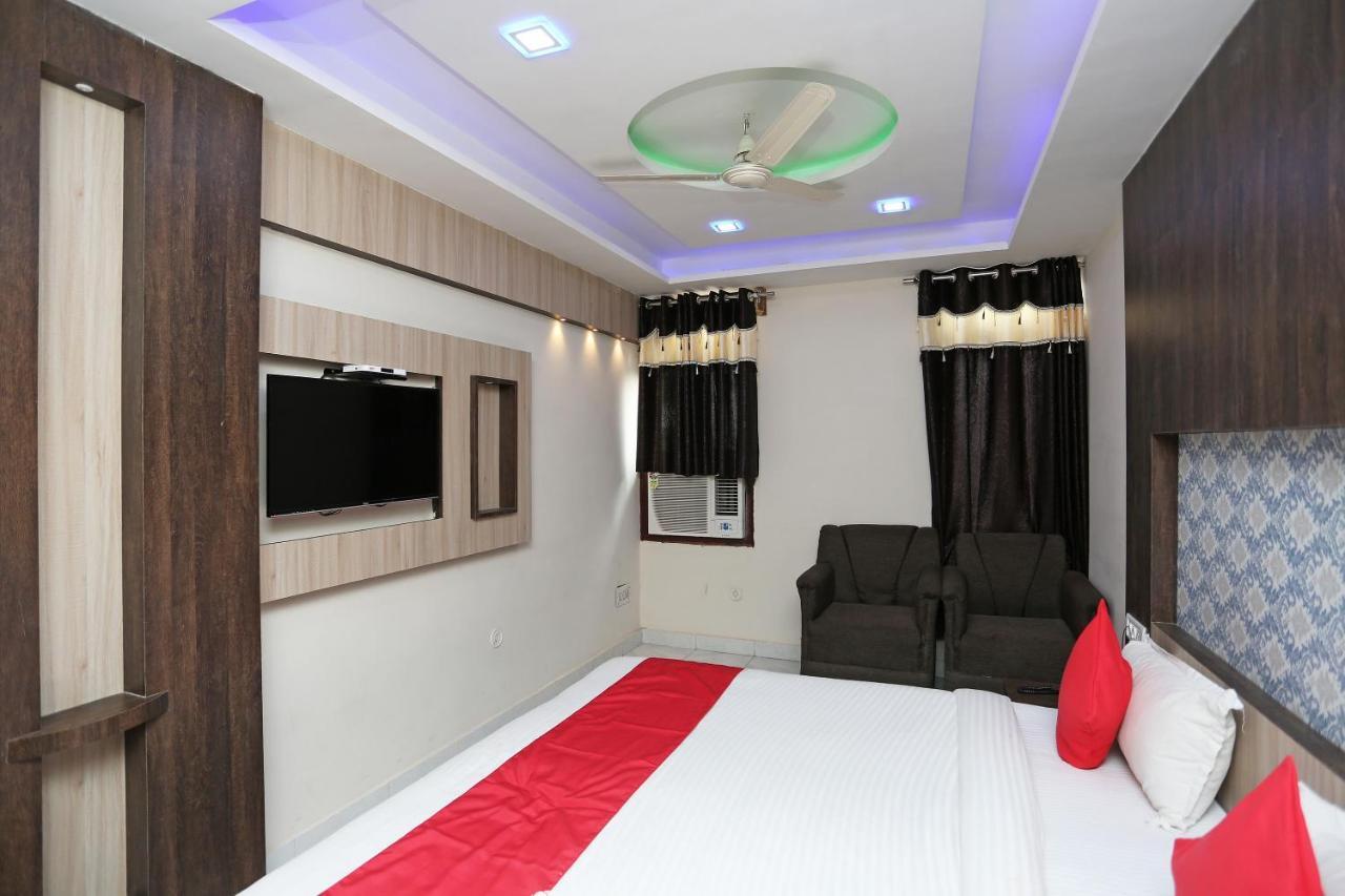 Oyo 4956 Hotel Maharaja Palace Kánpur Kültér fotó