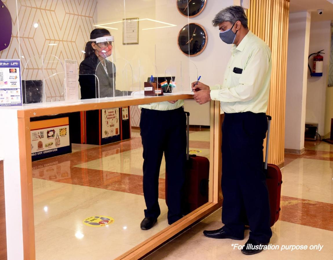 Oyo 4956 Hotel Maharaja Palace Kánpur Kültér fotó