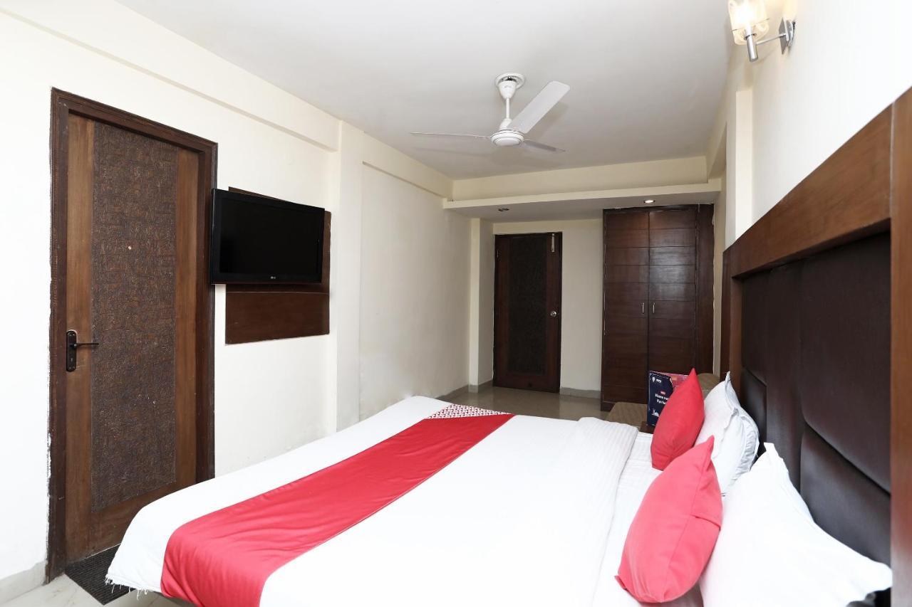 Oyo 4956 Hotel Maharaja Palace Kánpur Kültér fotó