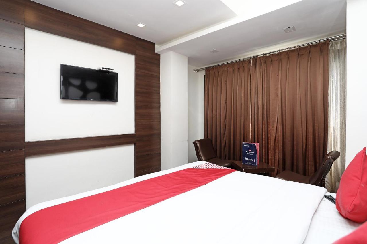 Oyo 4956 Hotel Maharaja Palace Kánpur Kültér fotó