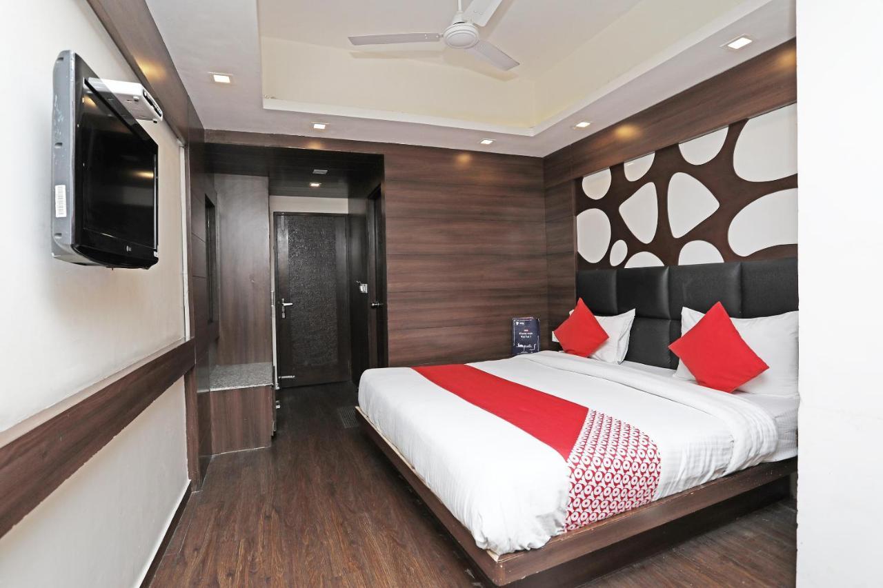 Oyo 4956 Hotel Maharaja Palace Kánpur Kültér fotó