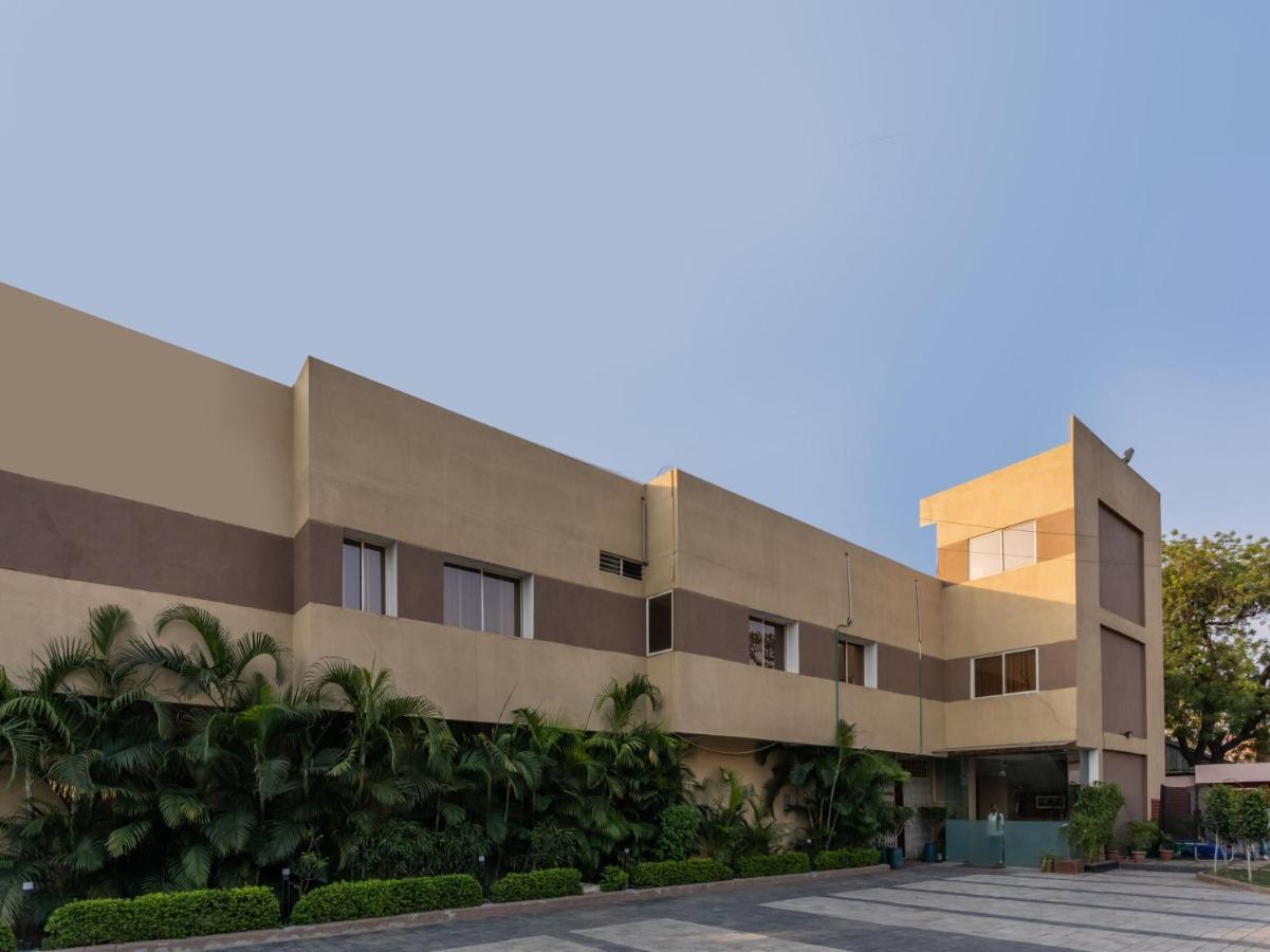 Oyo 4956 Hotel Maharaja Palace Kánpur Kültér fotó