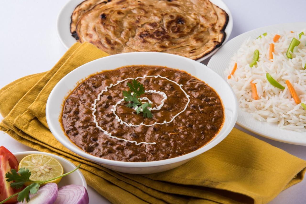 Oyo 4956 Hotel Maharaja Palace Kánpur Kültér fotó