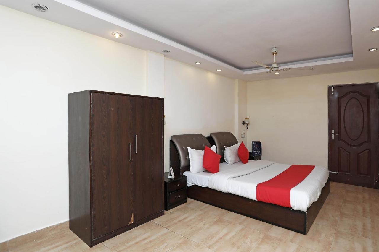 Oyo 4956 Hotel Maharaja Palace Kánpur Kültér fotó