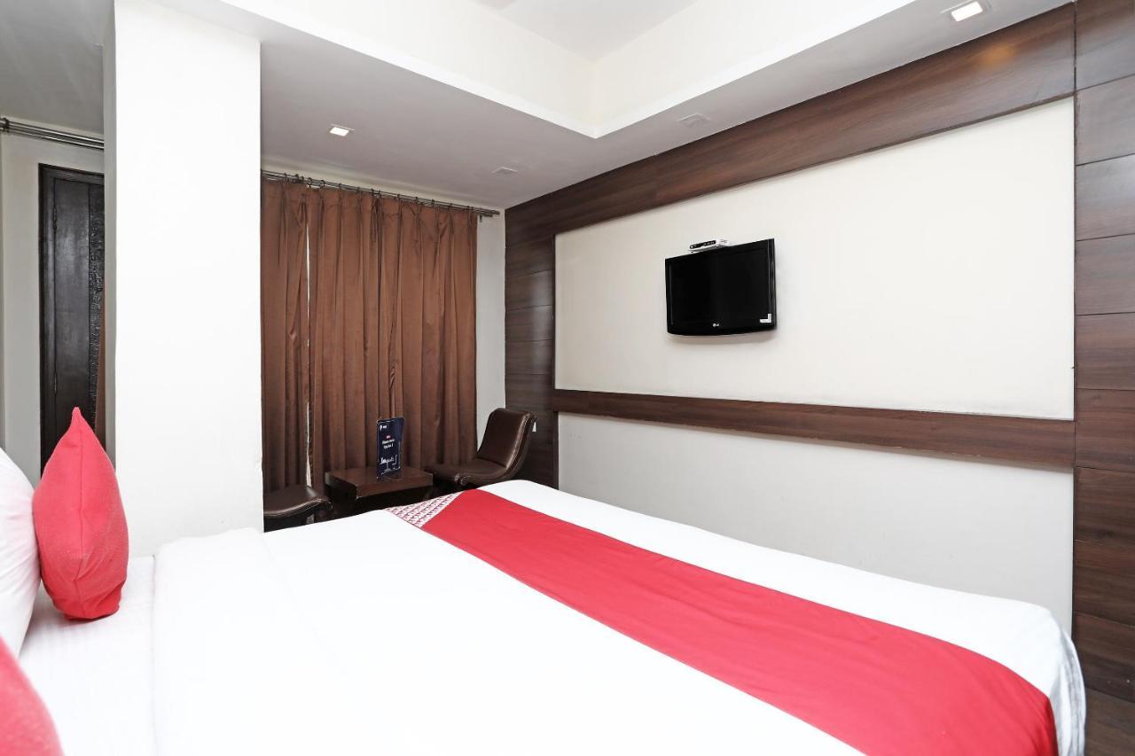 Oyo 4956 Hotel Maharaja Palace Kánpur Kültér fotó