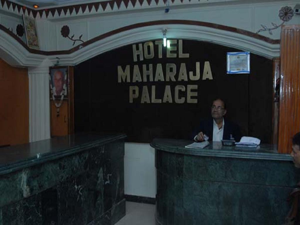 Oyo 4956 Hotel Maharaja Palace Kánpur Szoba fotó