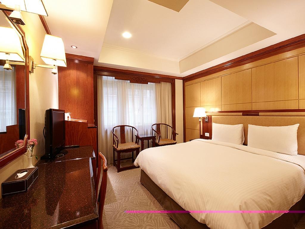 Oyo 4956 Hotel Maharaja Palace Kánpur Szoba fotó