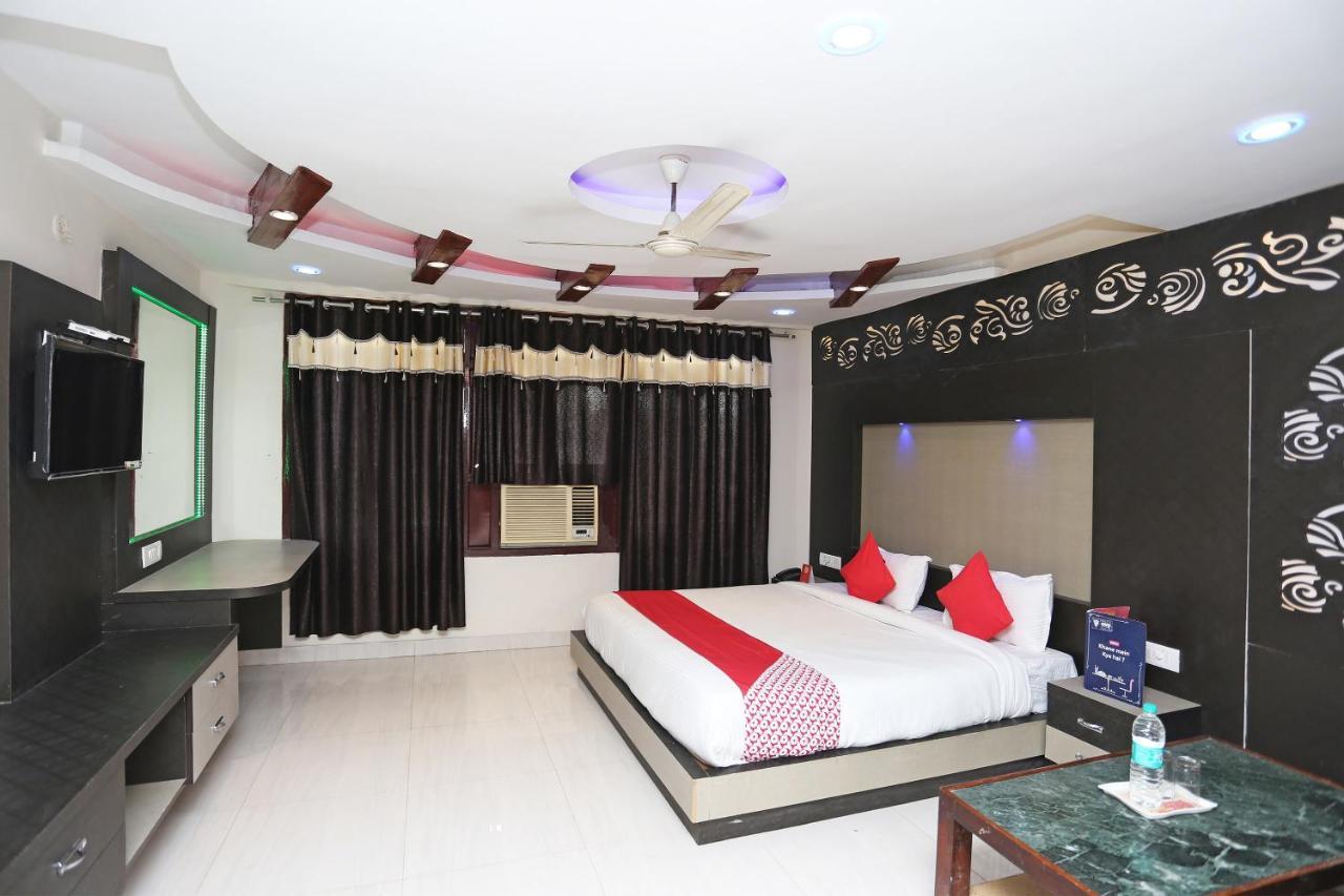 Oyo 4956 Hotel Maharaja Palace Kánpur Kültér fotó