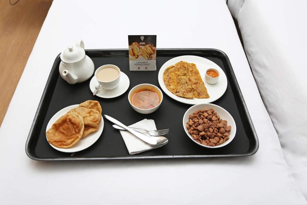 Oyo 4956 Hotel Maharaja Palace Kánpur Kültér fotó